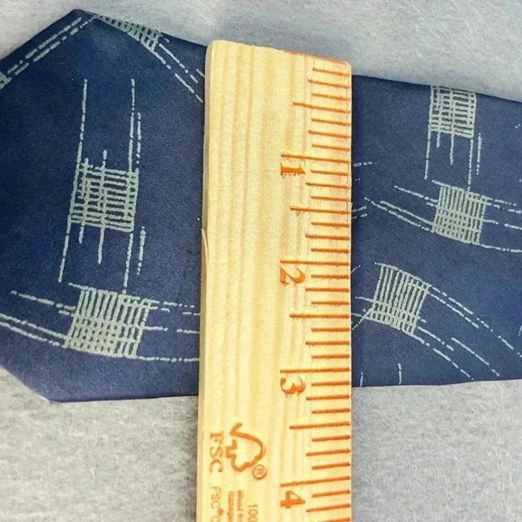 Mario Valentino 100% Imported Silk Tie Abstract - Picture 4 of 5